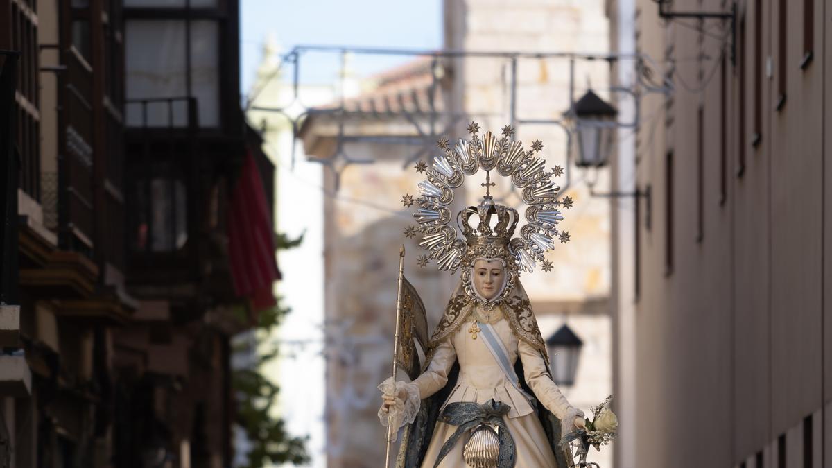 GALERÍA | La Virgen dela Concha durante su procesión en Zamora este miércoles.