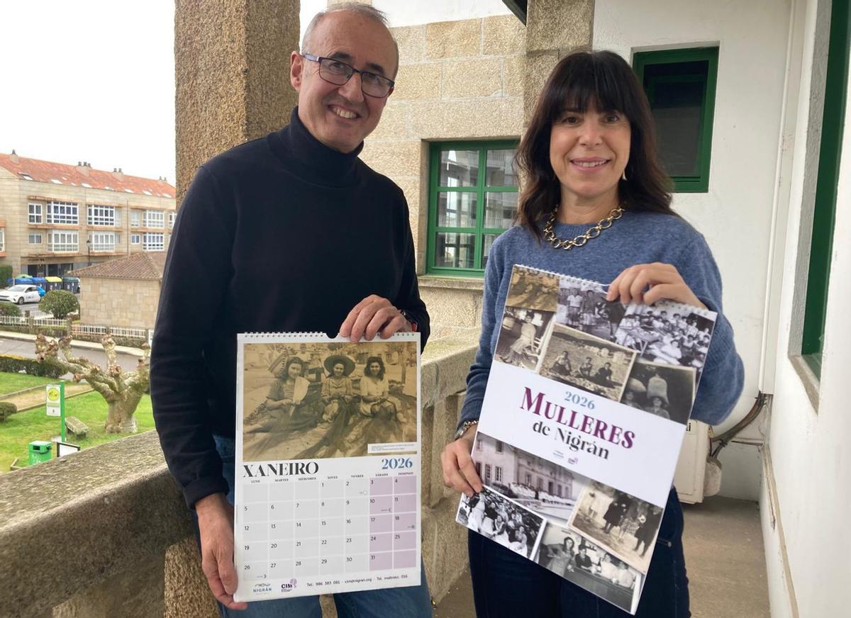 Presentación do calendario 2026 no seu formato parede.   | // D.P.