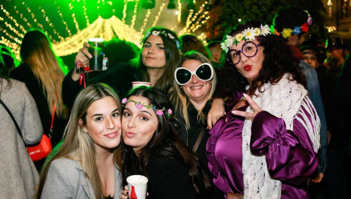 Inicio de fiestas muy ‘flower’ en Sant Antoni