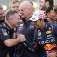 El jefe de Red Bull Christian Horner, con Sergio Pérez tras su podio en Suzuka