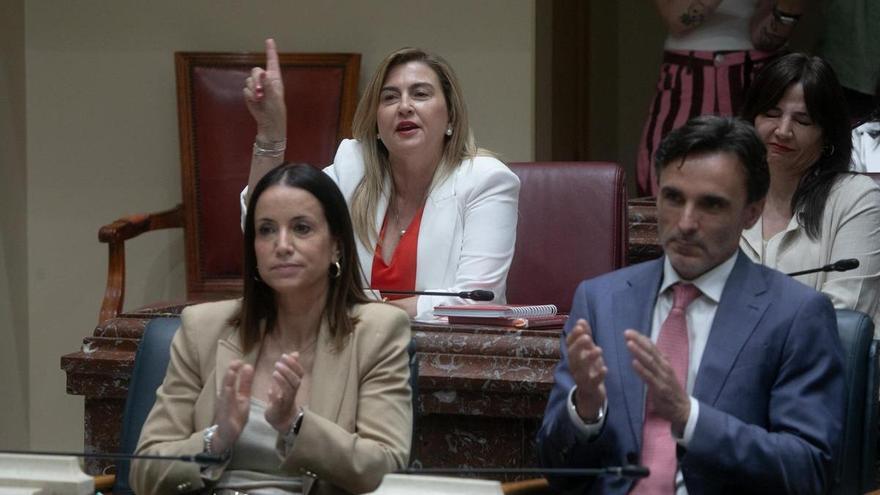 Defensa férrea de López Miras a Ayala ante los ataques de la
