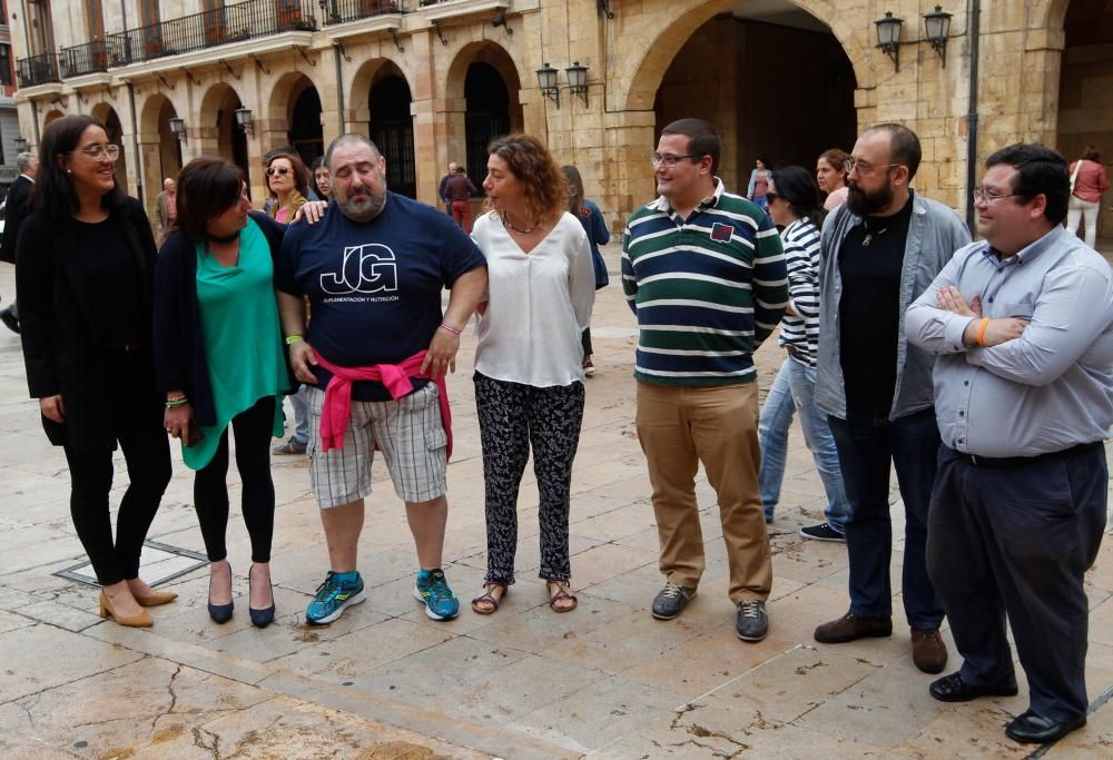 Julio García con los grupos políticos de Oviedo