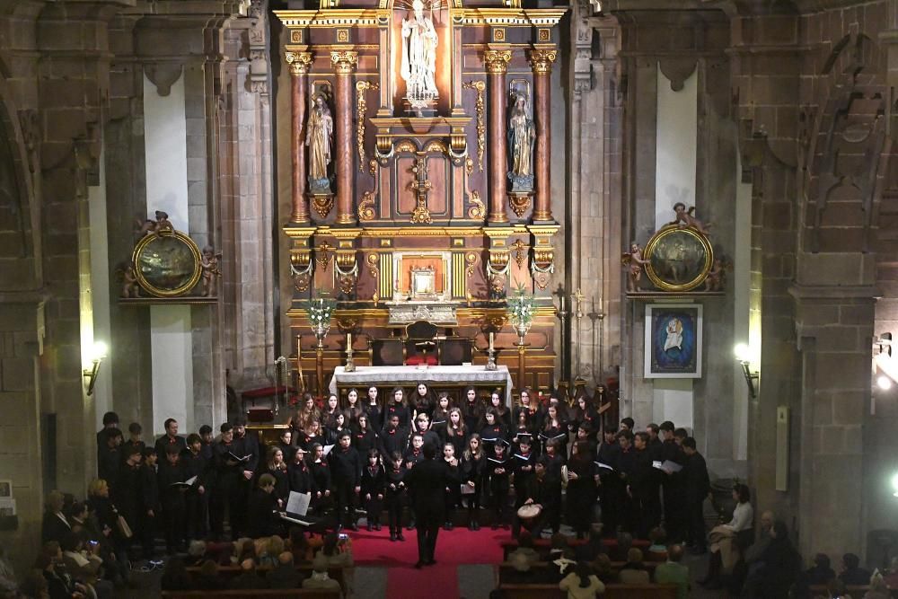 El Coro Infantil y Juvenil Cantabile interpreta villancicos clásicos y varias piezas de su disco 'Vinde velo neno. Nadal con Cantabile' en su tradicional Concerto de Nadal.