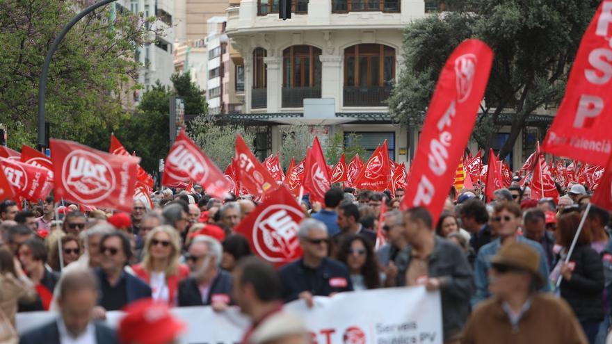Los sindicatos reclaman la movilización social para proteger los valores democráticos