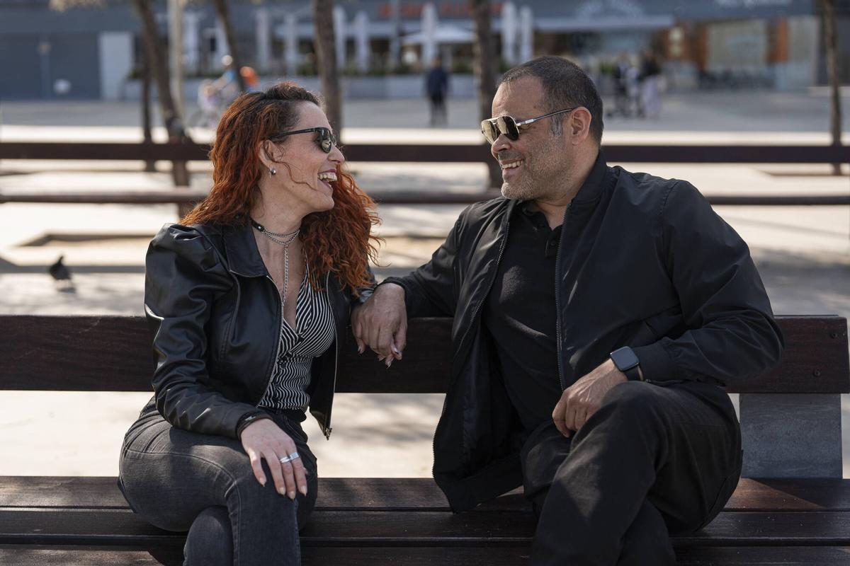 Bruno y Mireia, una pareja que apuesta por las relaciones liberales, en Badalona / Foto: Irene Vilà Capafons