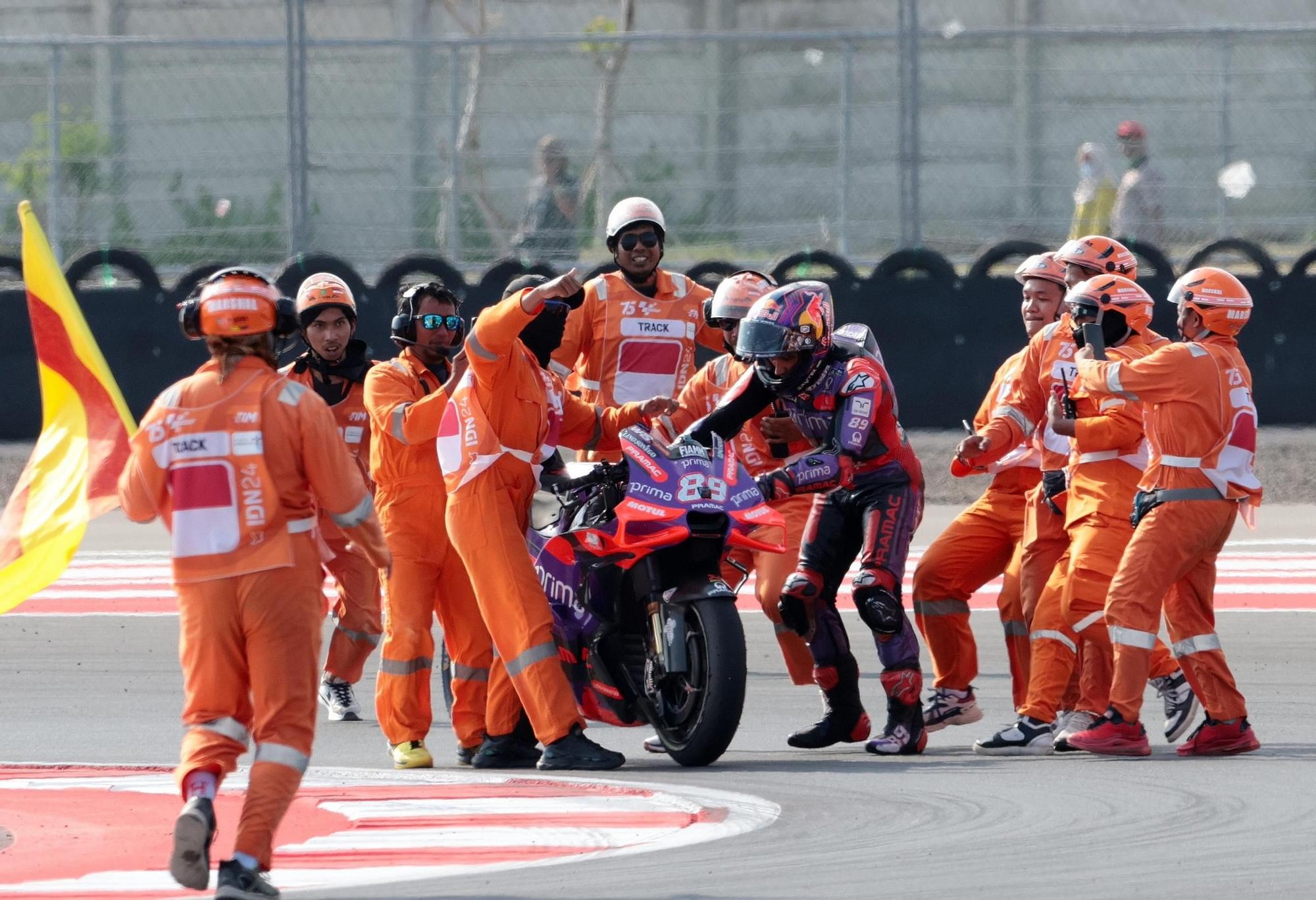 La Ducati de Márquez terminó en llamas: Así fue su abandono en Indonesia