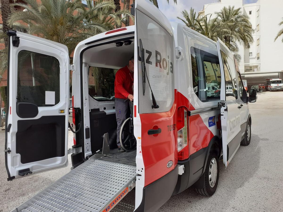 Ambulancia que pondrá a disposición Cruz Roja durante las elecciones en Elche