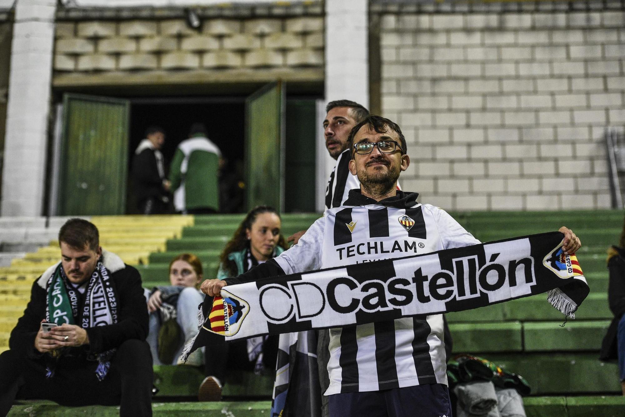 El ambiente en la grada del Cacereño-Castellón