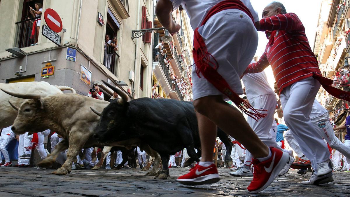 Emocionante y vistoso quinto encierro de San Fermín
