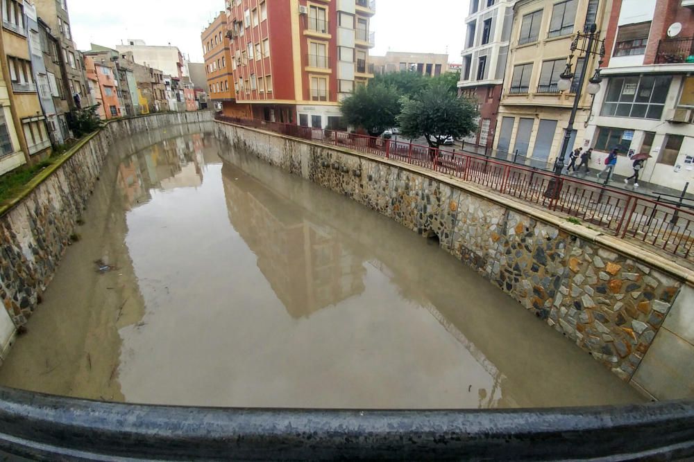 Las precipitaciones han provocado que el río registre un caudal de hasta 53 metros cúbicos por segundo, cuando lo habitual son 3 a su paso por Orihuela