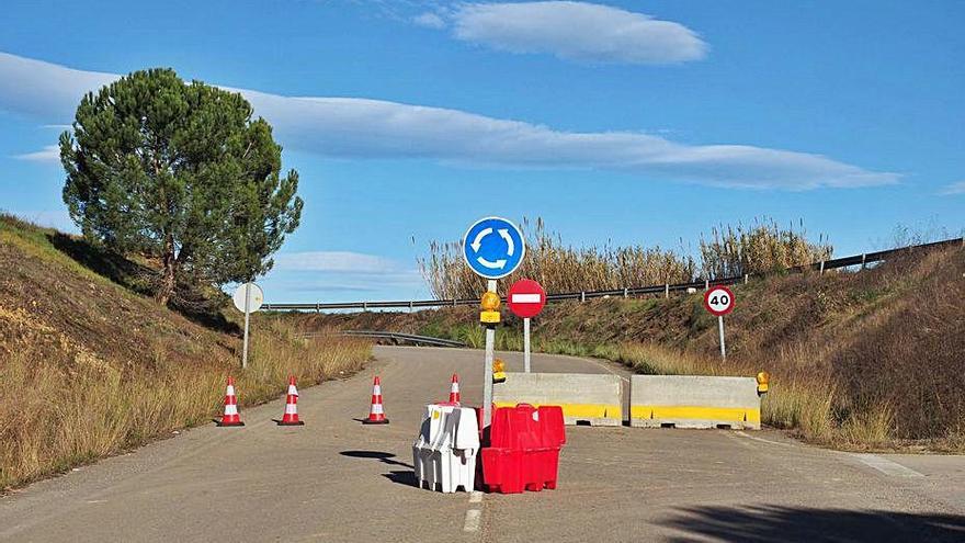 Les obres de millora de la variant de Banyoles a la C-66 tallen la circulació