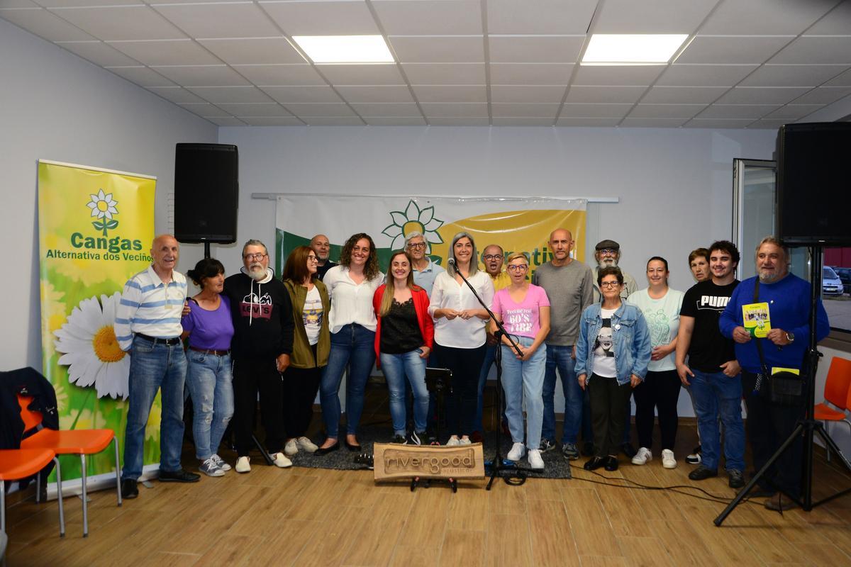 La candidatura de Alternativa dos Veciños, con la actual alcaldesa de Cangas, Victoria Portas, celebró el cierre de campaña en la Cámara Agraria.