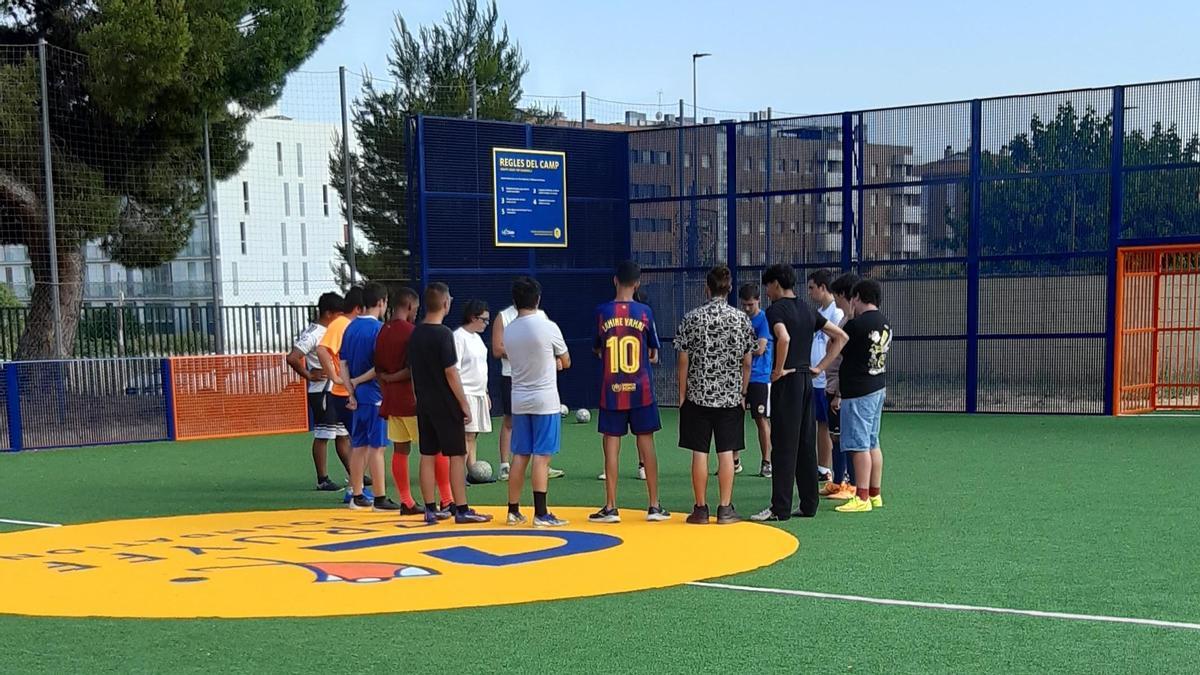 Alguns dels futbolistes que van participar al torneig a la Cruyff Court