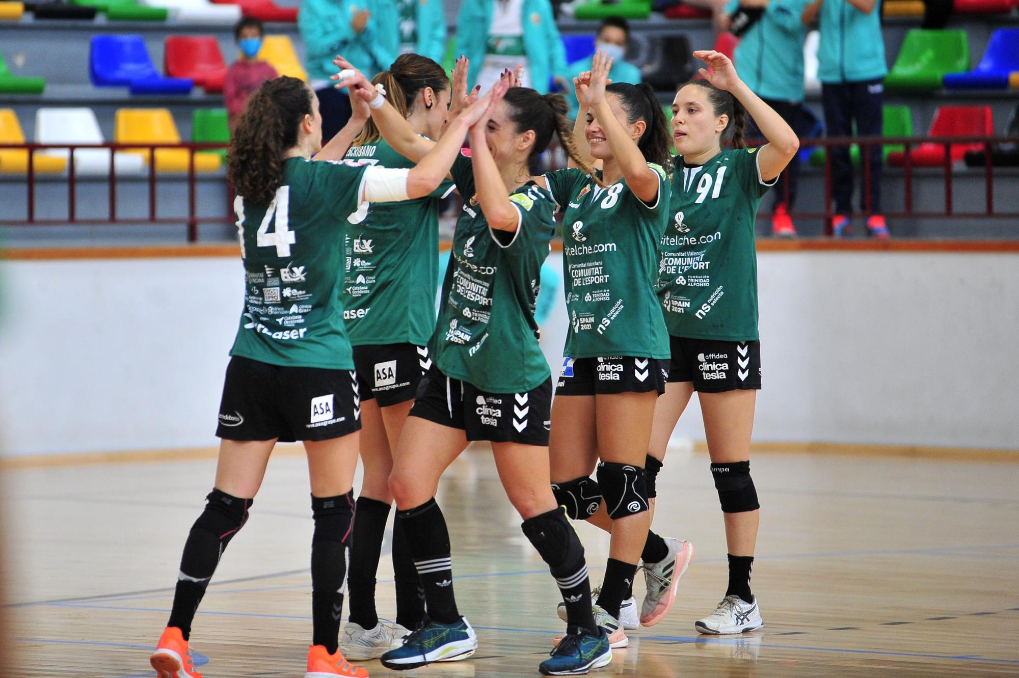 Nicole Morales encarrila el pase del CBM Elche (18-22)