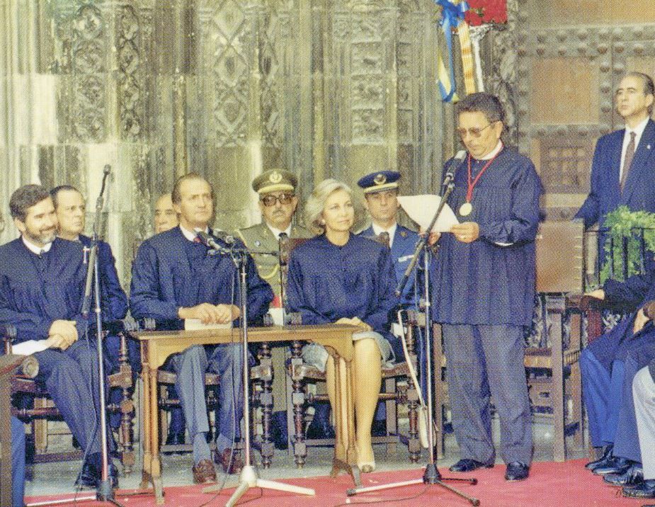 Los reyes eméritos participan en la reunión de la entidad valenciana.