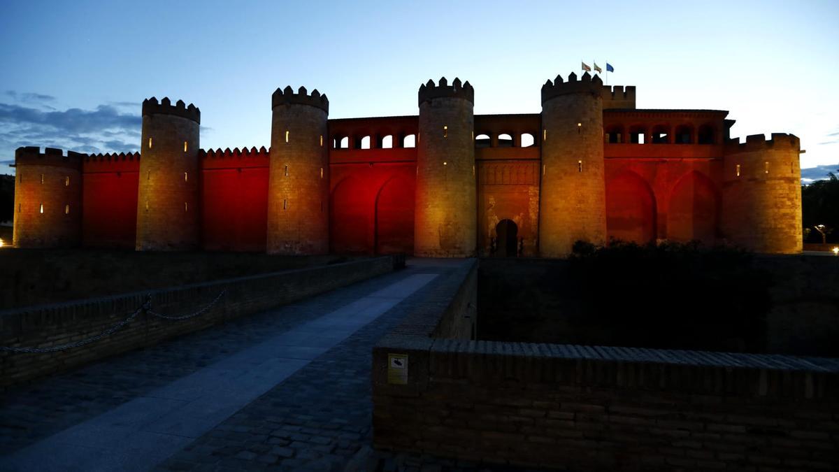 Los colores de la bandera de Aragón en la Aljafería