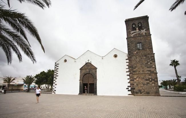 FUERTEVENTURA . IGLESIA DE LA OLIVA -