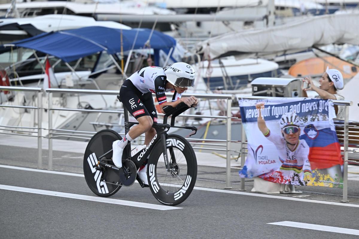 El ciclista Tadej Pogacar durante la salida de la Vuelta Ciclista a España