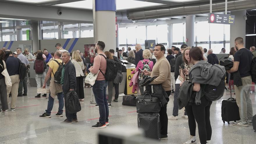 Así ha sido el colapso en los filtros de seguridad del aeropuerto de Palma