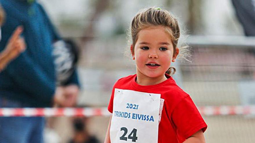 Niña en el segmento de carrera a pie. | 