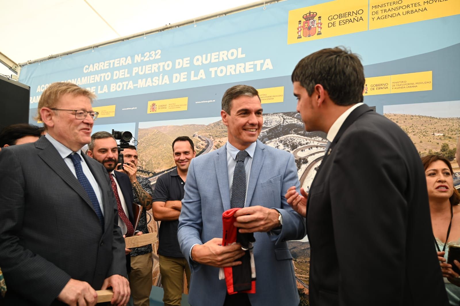 Sánchez inaugura el nuevo tramo de la N-232, a su paso por el puerto del Querol, en Morella