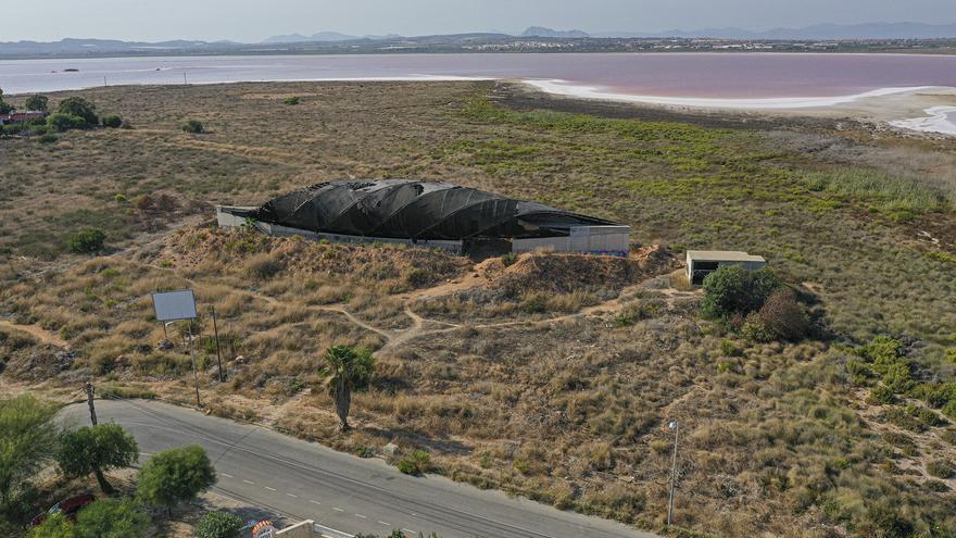 Así se encuentra el balneario de lodos de Torrevieja, abandonado desde 2006