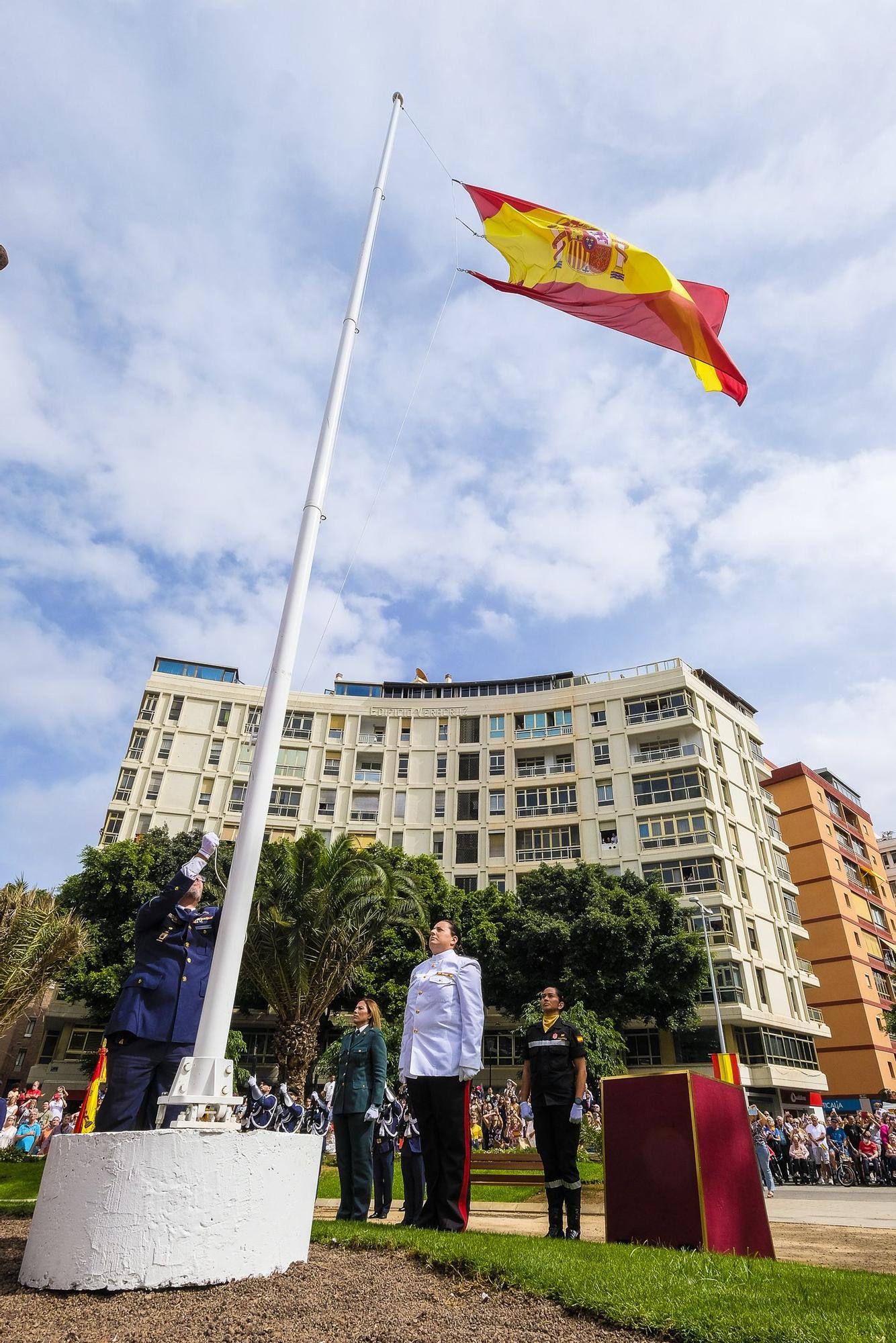 Izado de bandera por el 12 de octubre en Las Palmas de Gran Canaria