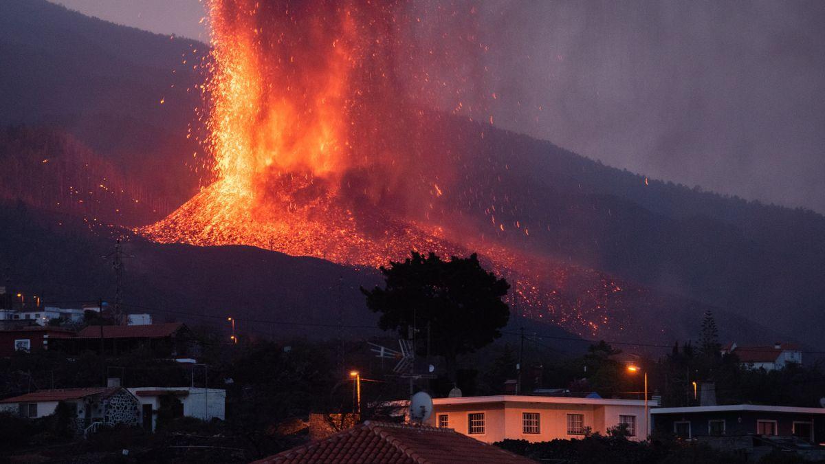 Imagen del volcán en erupción de la isla de La Palma.