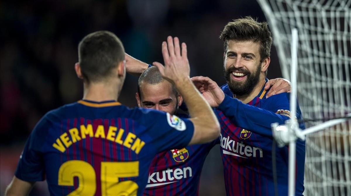 jdomenech41125820 barcelona 29 11 2017 piqu felicitado por vermaelen y al171129213703 jdomenech41125820 barcelona 29 11 2017 piqu felicitado por vermaelen y al171129213703