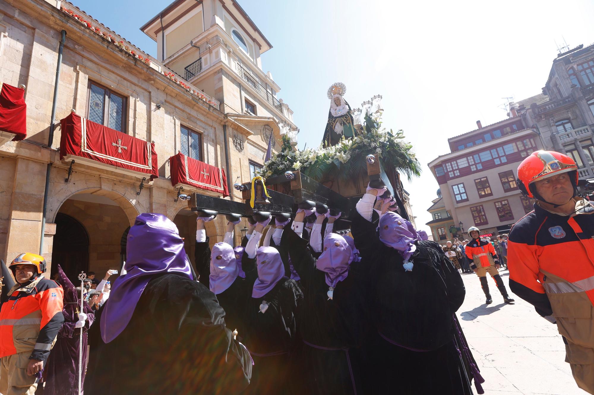 EN IMÁGENES: Así fue la procesión de la Soledad en la Semana Santa de Oviedo