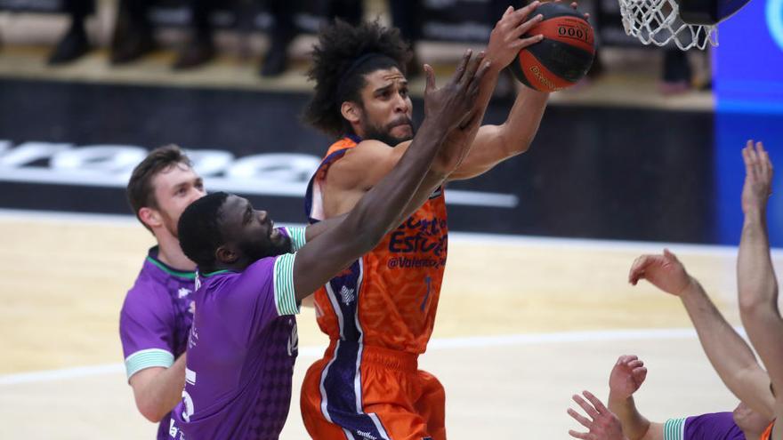 Partido de la Liga Endesa entre el Valencia Basket y el Coosur R . Betis