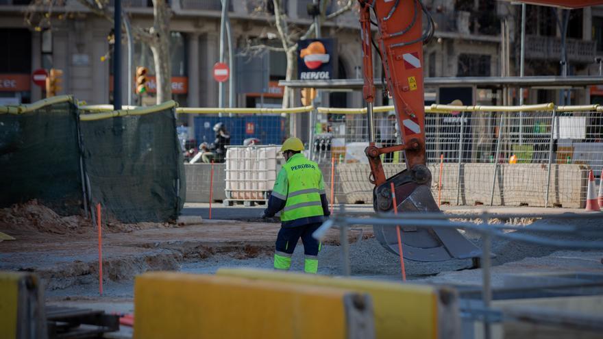 El coste por hora trabajada sube un 1,2% impulsado por el alza del SMI