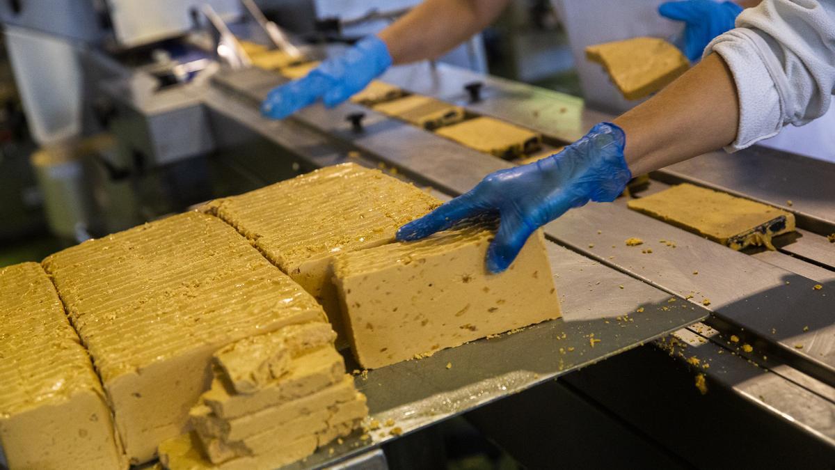 El turrón en Xixona tiene más de cinco siglos de historia.