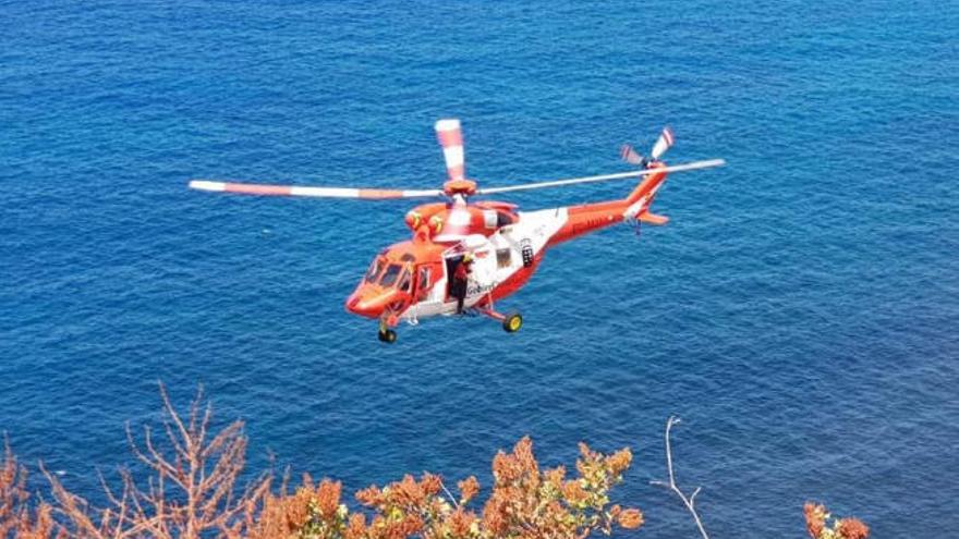 Un helicóptero del Gobierno de Canarias.