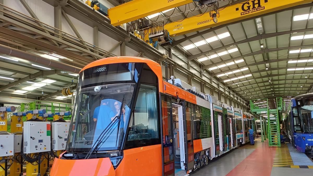 FGV comienza las pruebas de los tranvías "XL" para Alicante