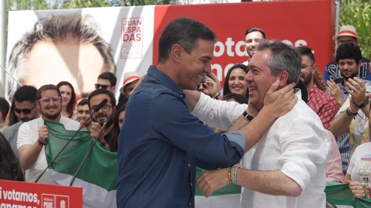 Pedro Sánchez y Juan Espadas, en un acto electoral del PSOE en Málaga.