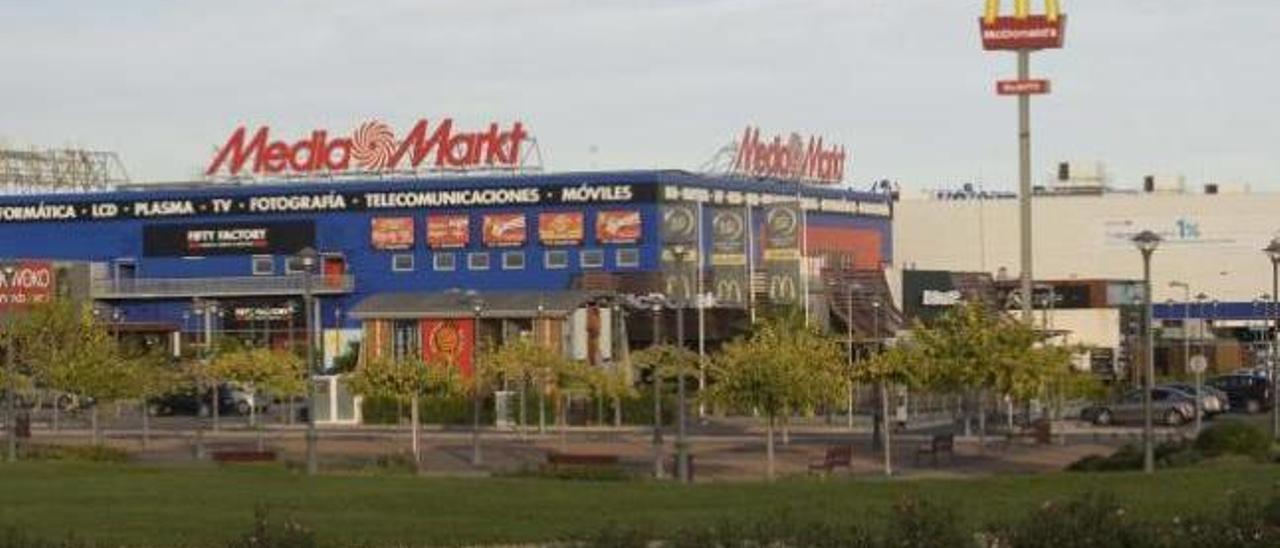 Centro comercial El Manar de Massalfassar, en una imagen captada ayer.