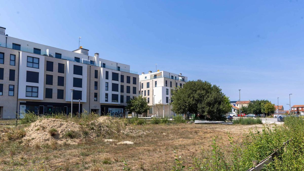 Parcela situada en la rúa Manuel Ceruelo en la que se construirá el nuevo edificio.