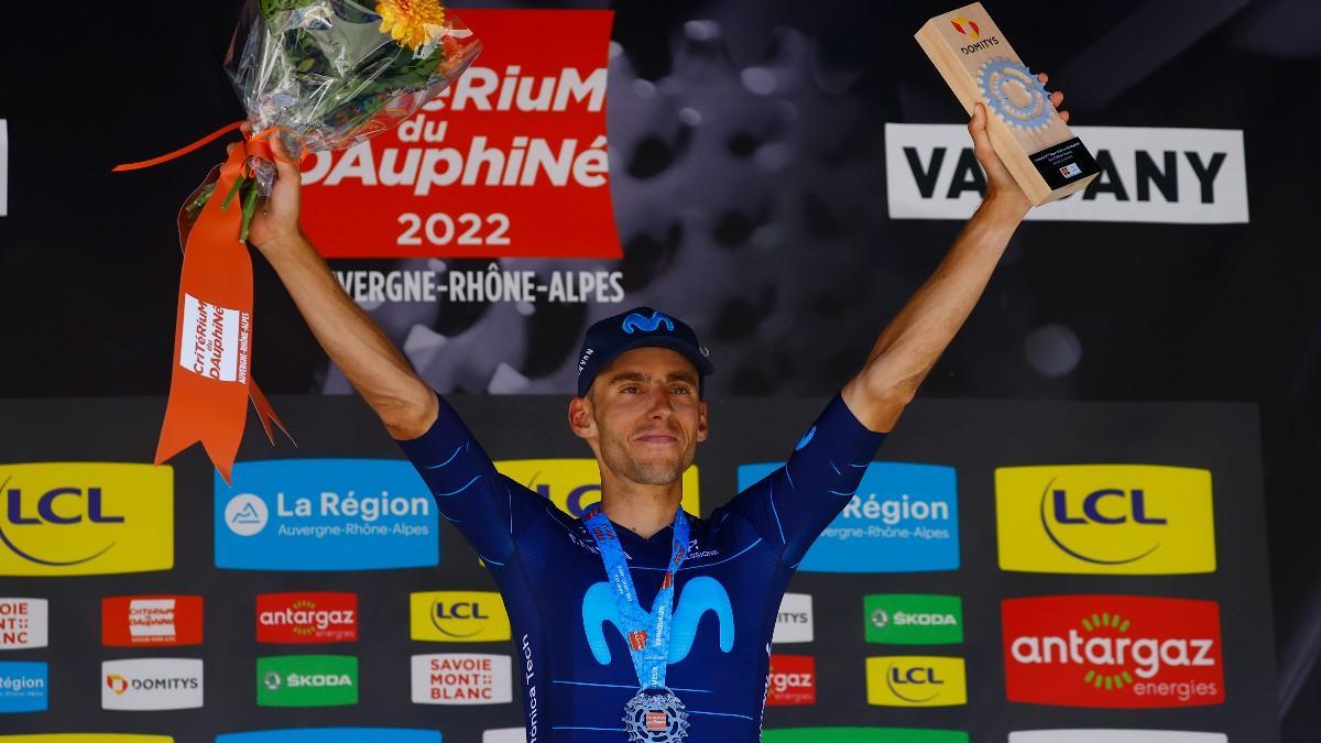 Carlos Verona celebra su triunfo de etapa en la Dauphiné 2022