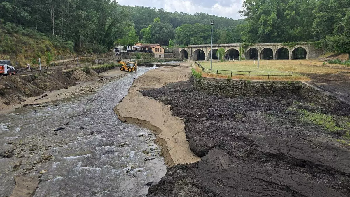 Jaraíz de la Vera pone a punto la piscina natural El Lago