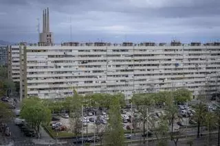 Una pelea en Sant Adrià deriva en disparos al aire en La Mina y un coche tiroteado