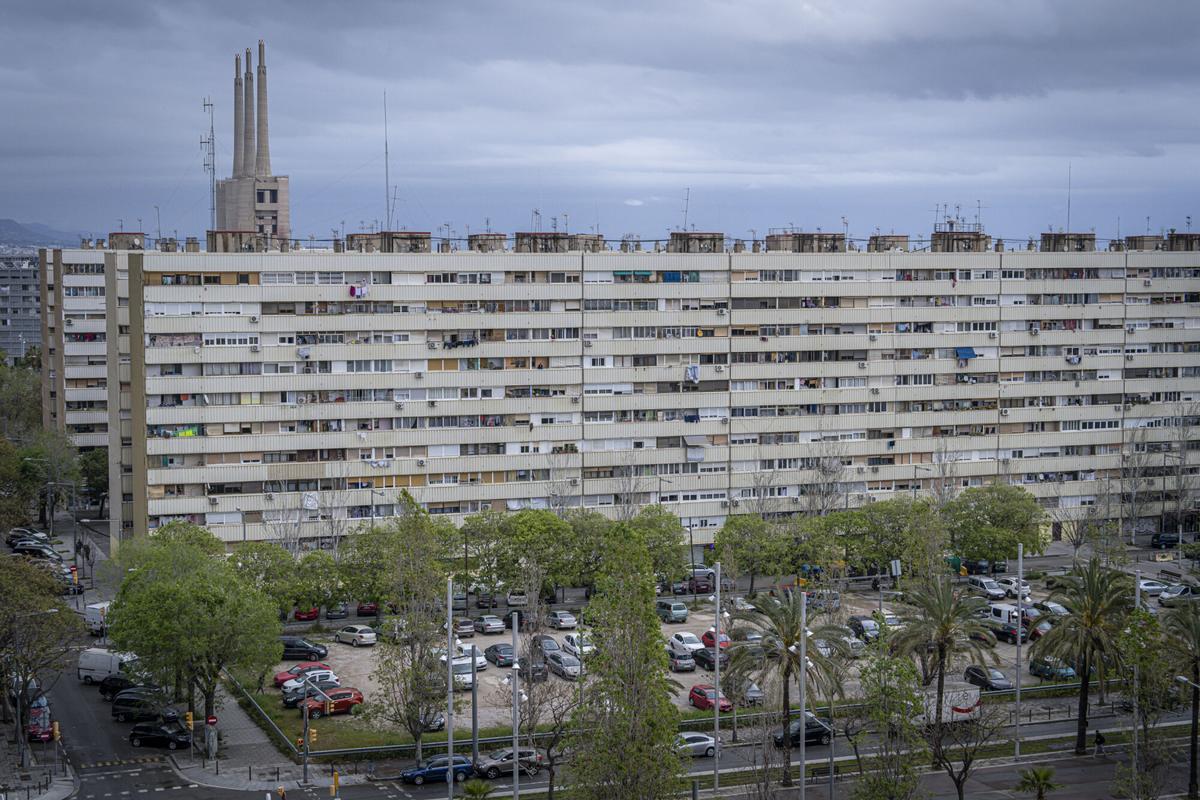 Una pelea en Sant Adrià deriva en disparos al aire en La Mina y un coche tiroteado