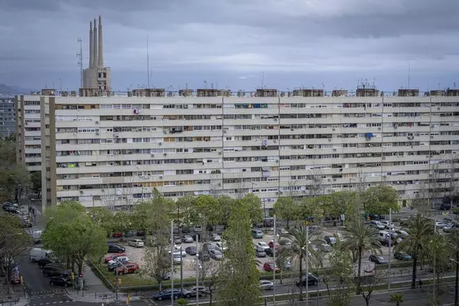 Una pelea en Sant Adrià deriva en disparos al aire en La Mina y un coche tiroteado