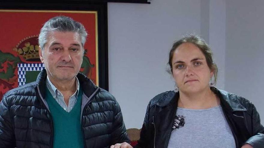 César Díaz y Patricia Noval, de la comisión de Fiestas de Feleches.