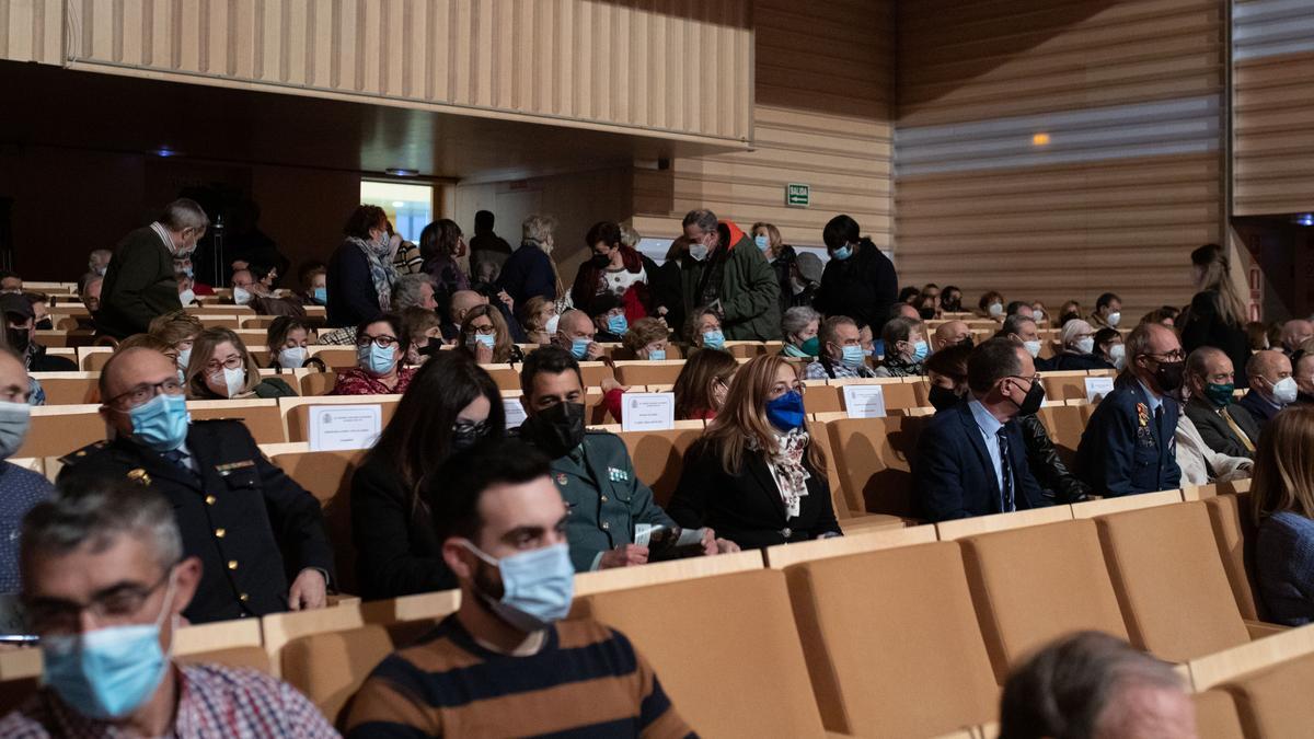 Público asistente al concierto militar del Teatro Ramos Carrión.