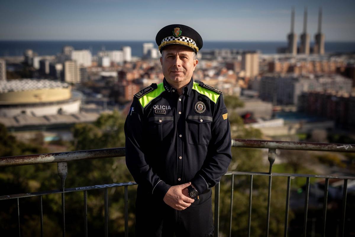 Óscar Parada, nuevo jefe de la Guardia Urbana de Badalona, en la comisaría de Badalona.