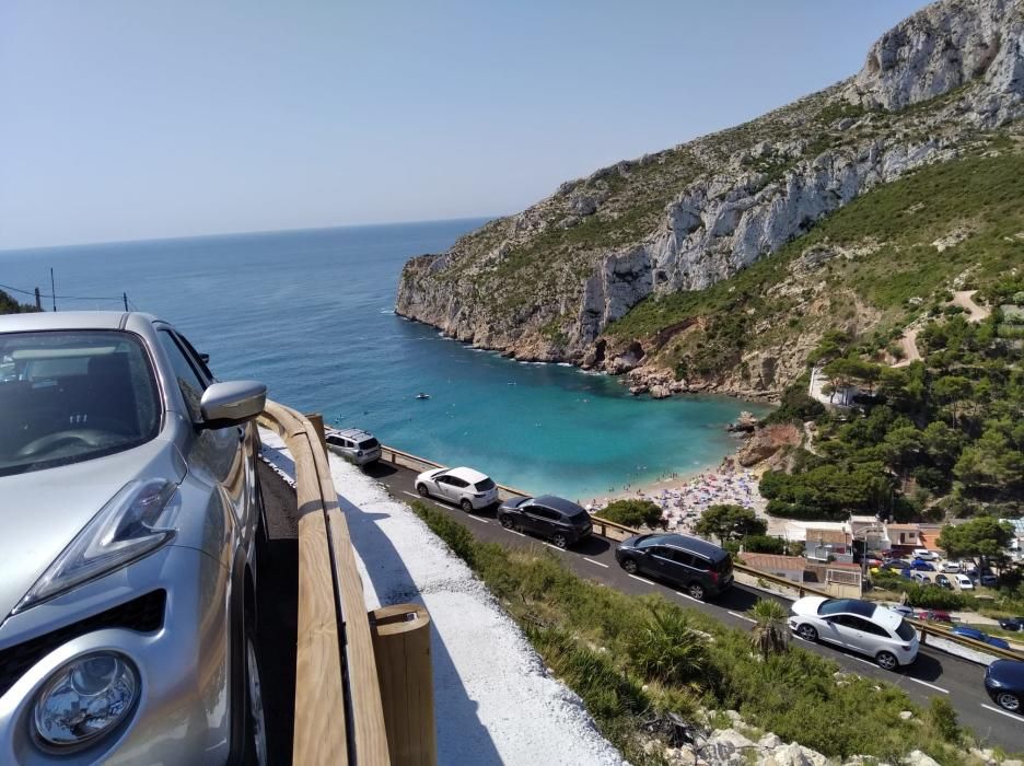 Playas masificadas en Xàbia y Benitatxell por el festivo de San Juan en la Comunidad Valenciana