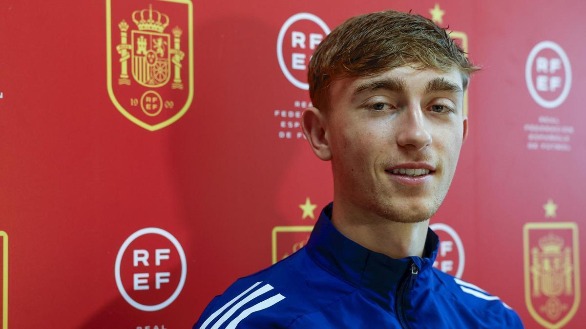 Dean Huijsen, con la selección española.