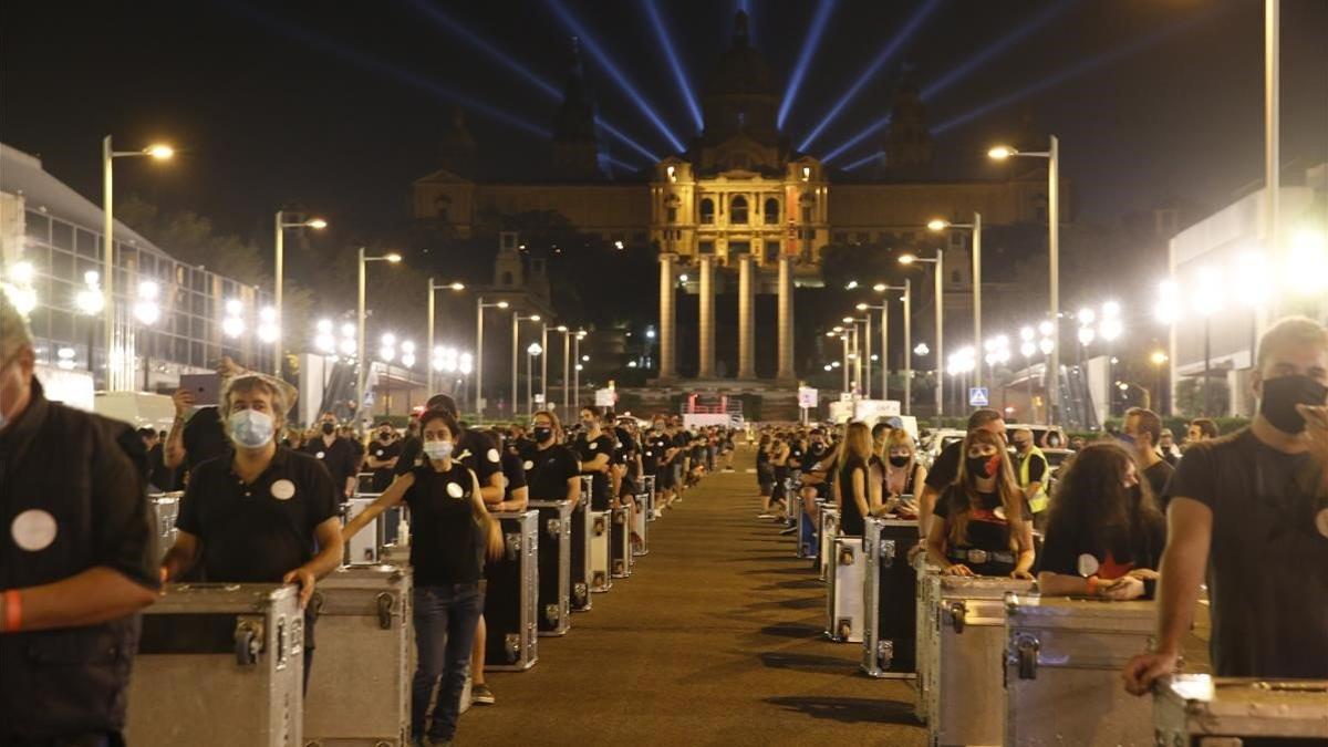 Protesta del sector musical en la avenida de Maria Cristina en Barcelona este jueves.