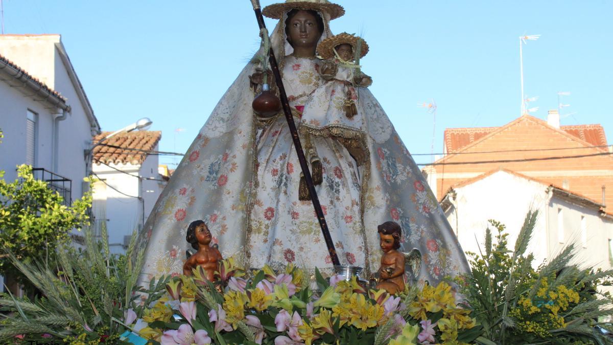 Imagen de la Virgen de Argeme de Coria.